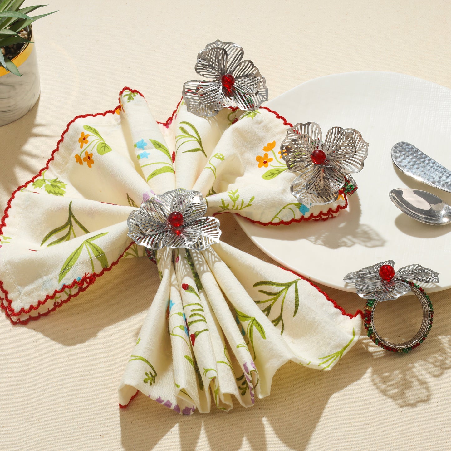 Festive Flora Napkin Rings tiramisuusa