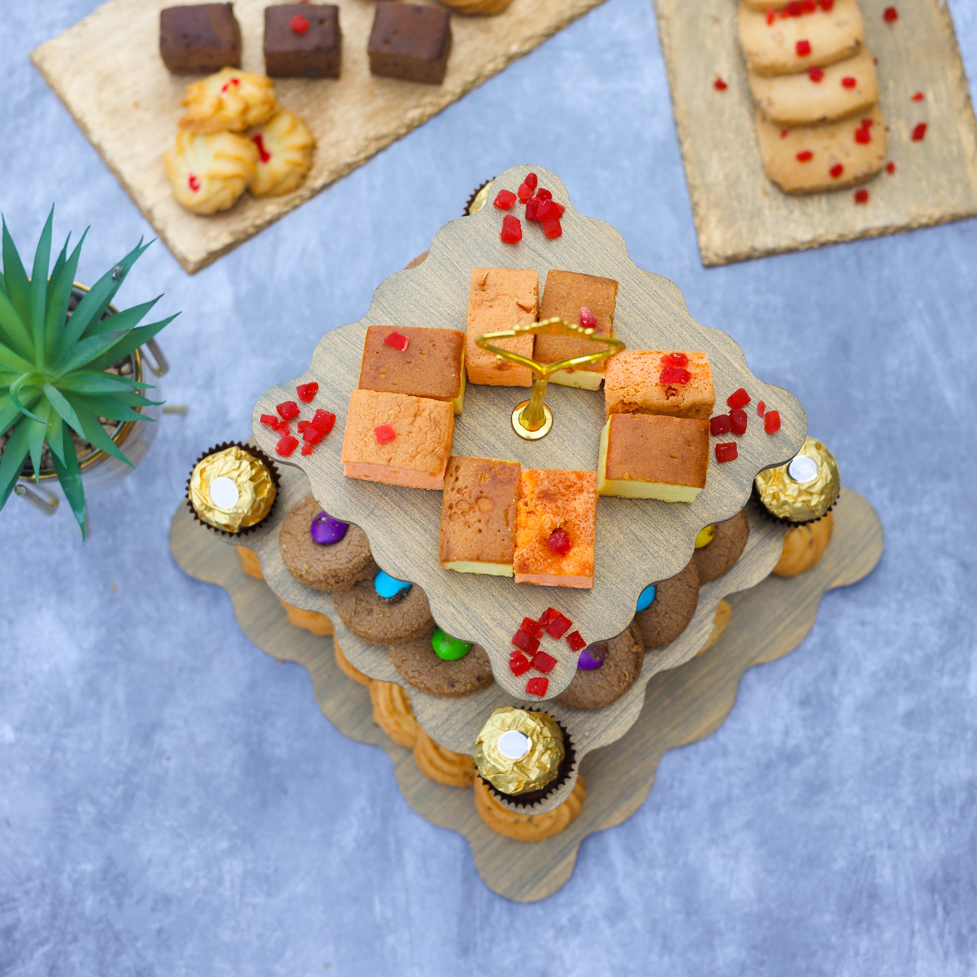 Tiramisu Three-Tier Resin Dessert Stand tiramisuusa