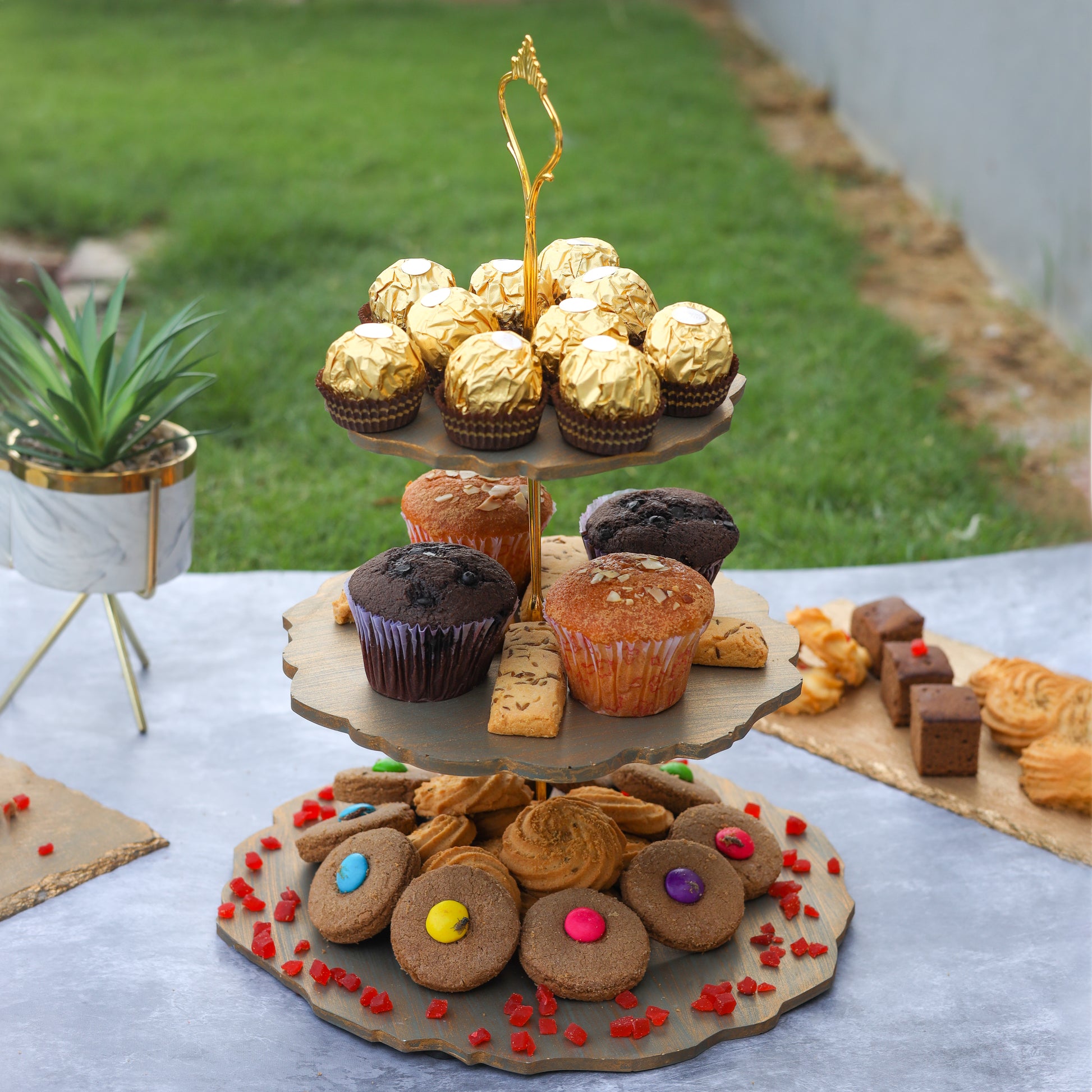 Tiramisu Three-Tier Resin Dessert Stand tiramisuusa