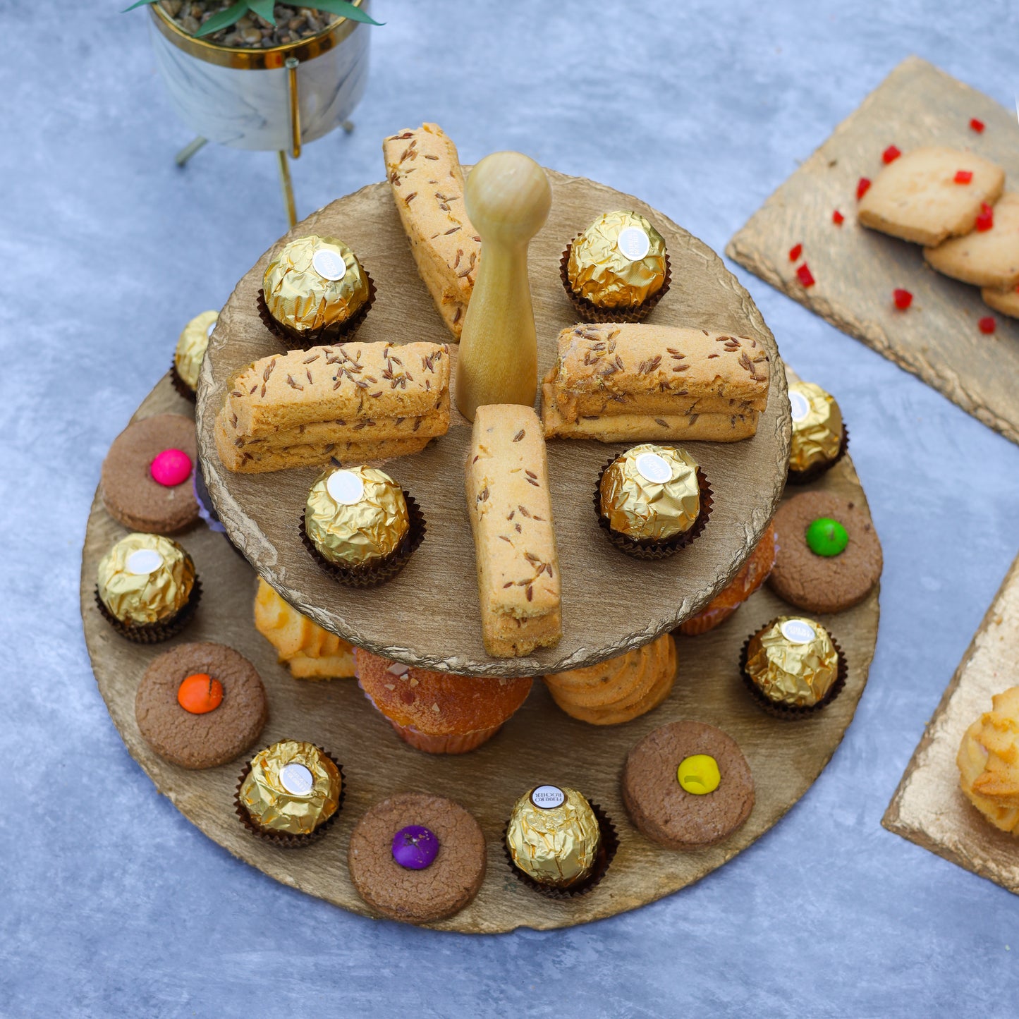 Tiramisu Wood & Resin 2-Tier Dessert Server