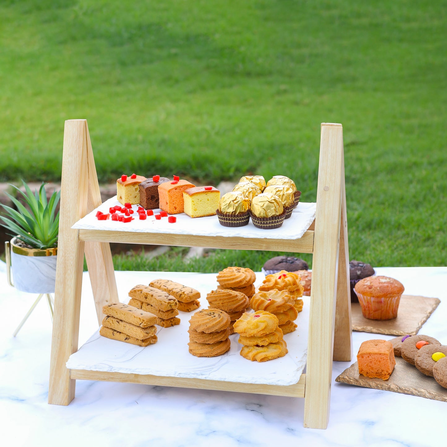 Tiramisu Two -Tier Server with Resin Slates tiramisuusa