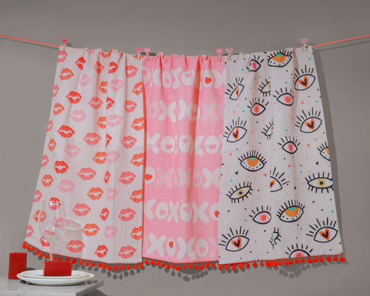 XOXO" Modern Romance Towel Set