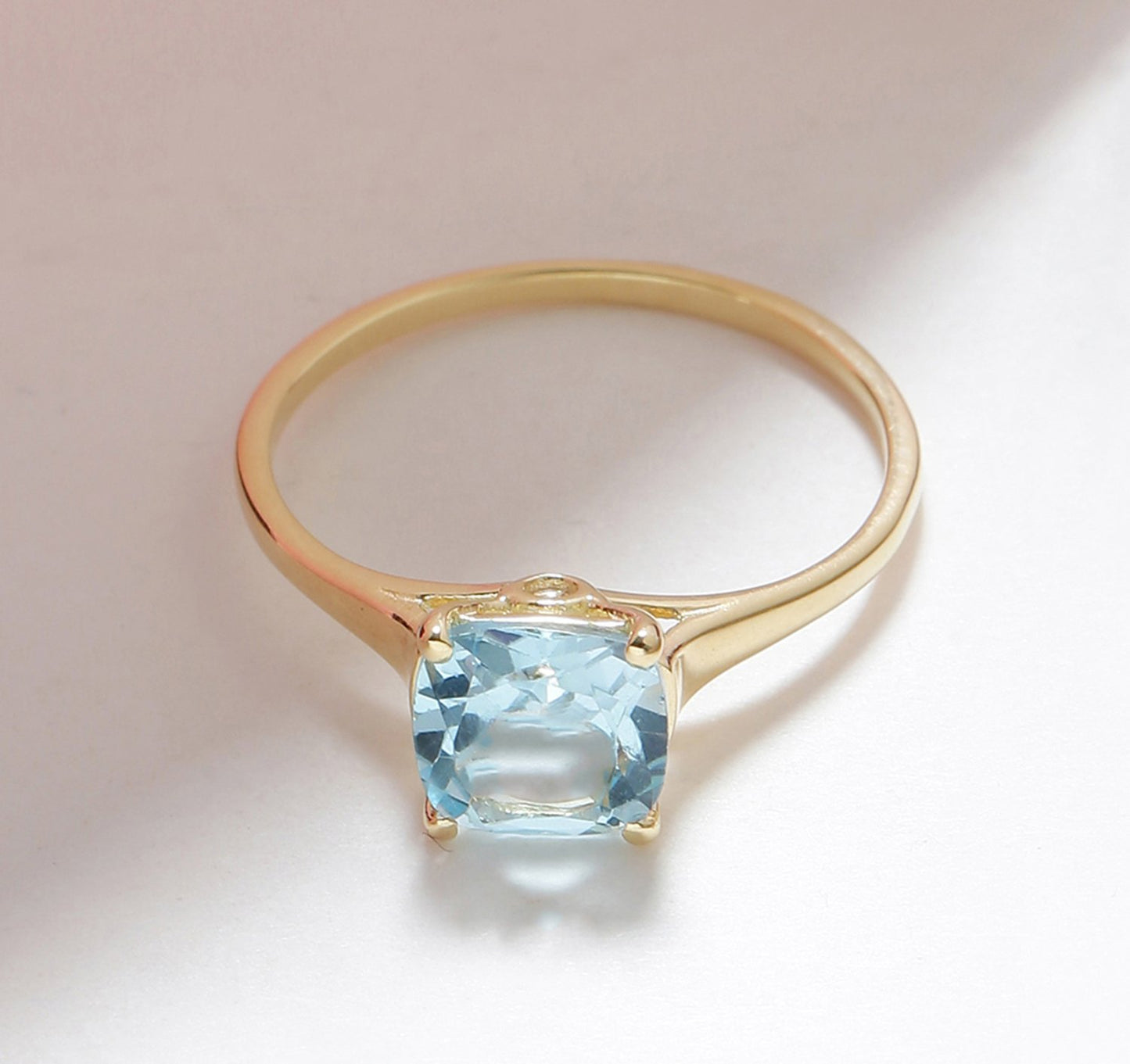 Tiramisu 1.74 ct Sky Blue Topaz Solid 10k Gold Solitaire Ring