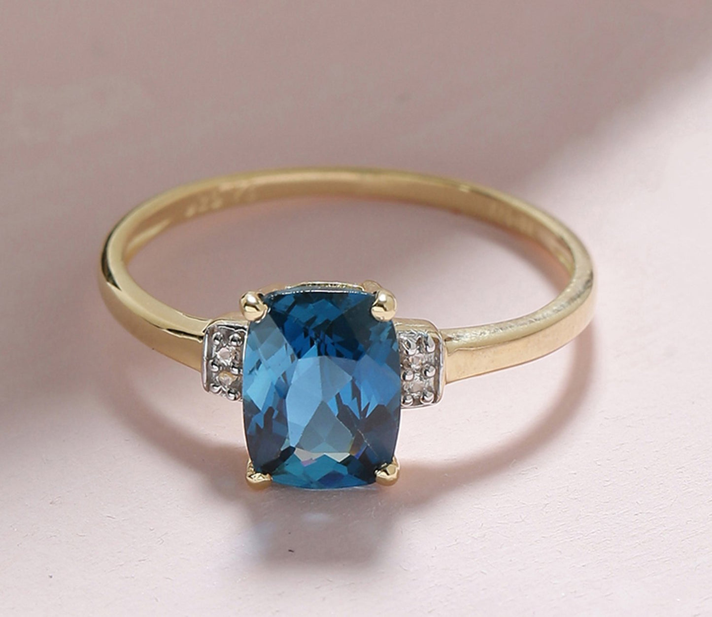 Tiramisu 1.62 Ct London Blue Topaz Solid 10k Yellow Gold Ring